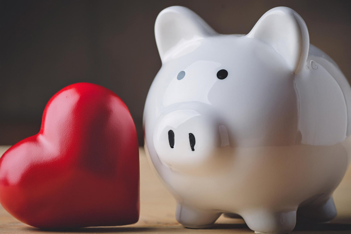 Entweder mit dem Auto oder mit dem Rad, entweder Essen gehen oder selber kochen, entweder Berge oder Strand, entweder Kino oder Theater, bis hin zu entweder Geld oder Liebe.